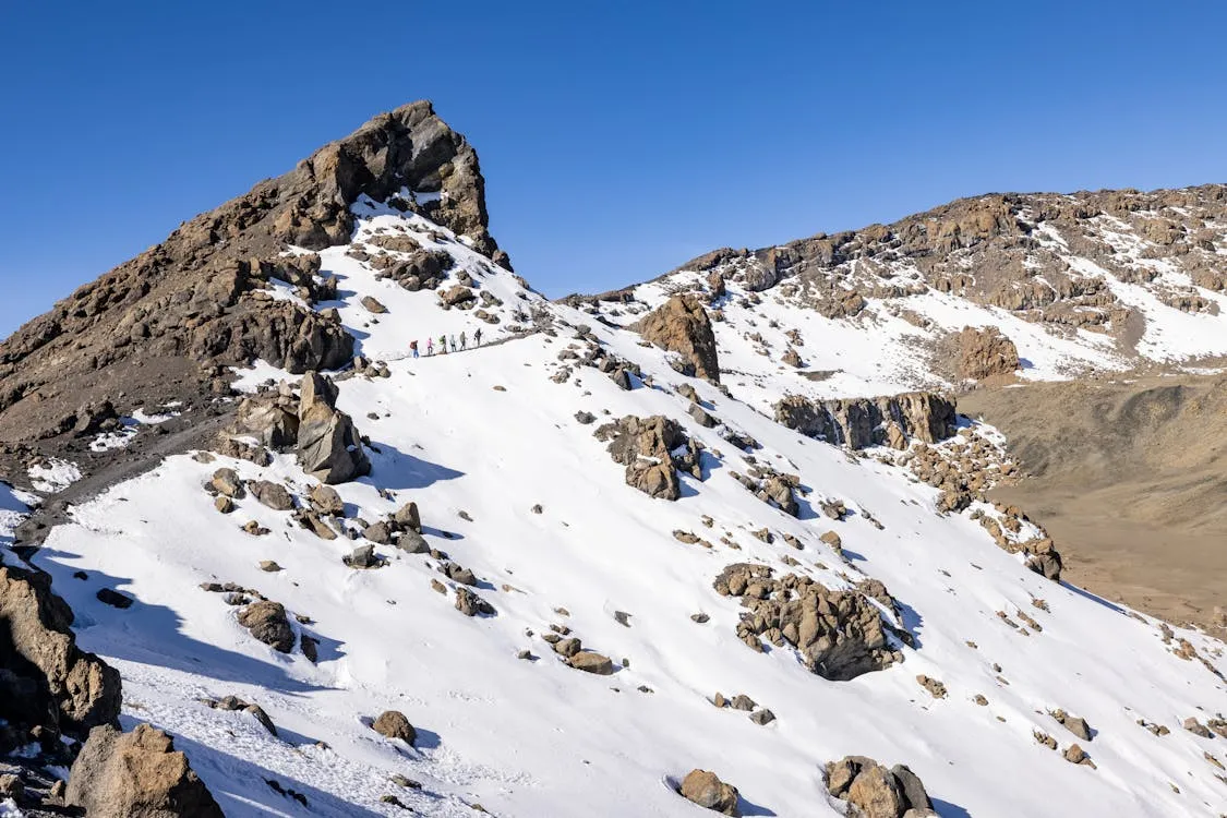 Día 5 - Campamento Shira 2 – Campamento Barranco (3,950 m)